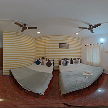 Esther Guest House Calangute Exterior foto