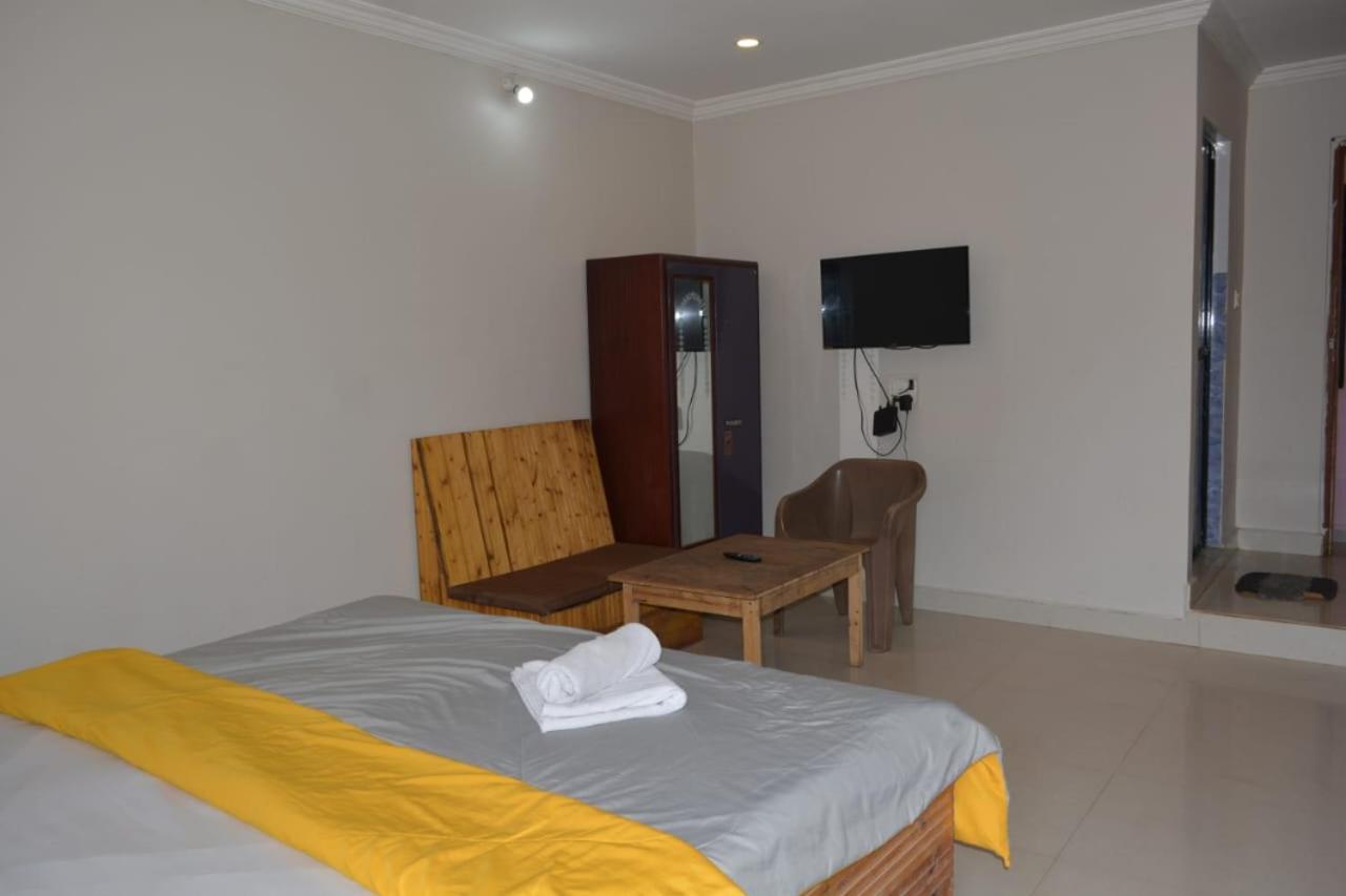 Esther Guest House Calangute Habitación foto